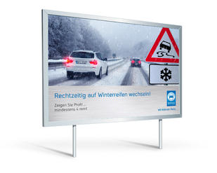 Großflächenplakat „Rechtzeitig auf Winterreifen wechseln!" Motiv 1