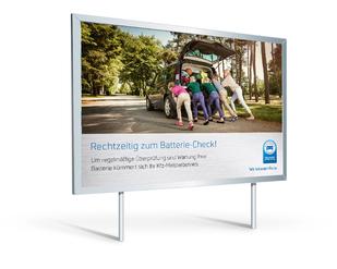 Großflächenplakat „Rechtzeitig zum Batterie-Check!"
